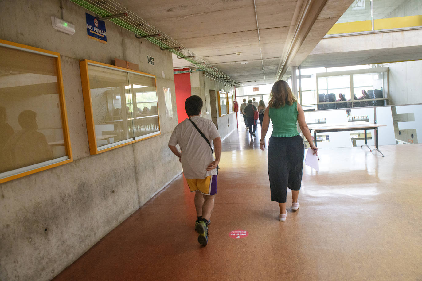 Opositores examinándose.