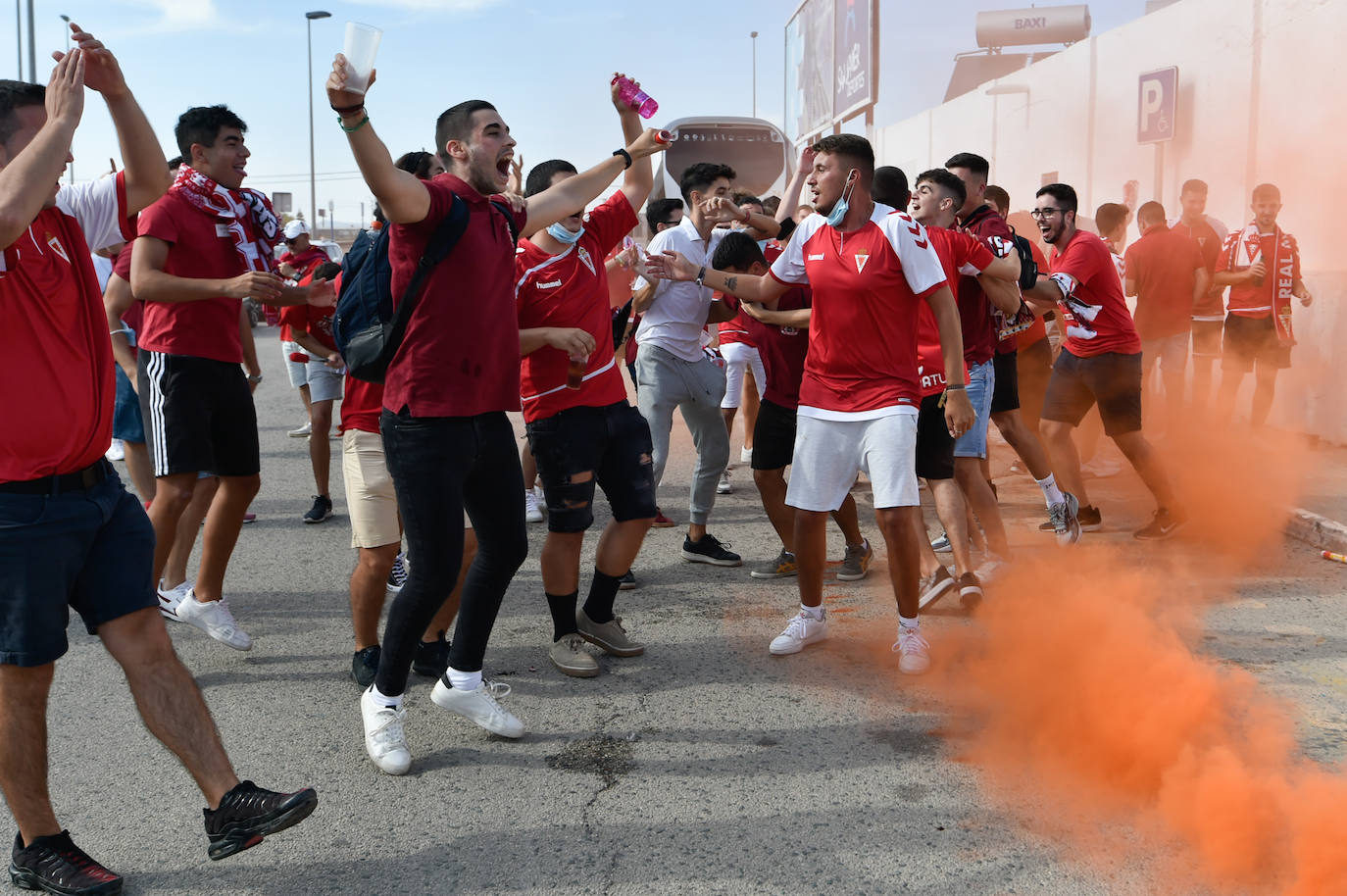 Fotos: Recibimiento de la afición al Real Murcia en San Javier