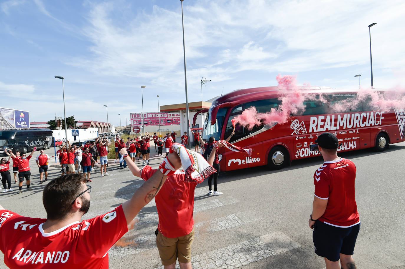 Fotos: Recibimiento de la afición al Real Murcia en San Javier