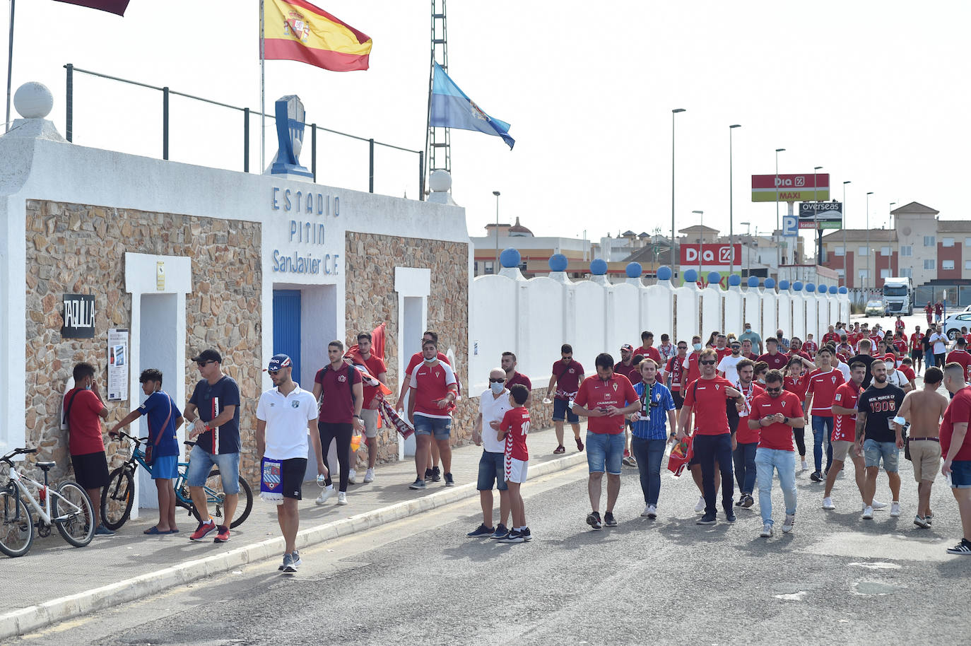 Fotos: Recibimiento de la afición al Real Murcia en San Javier