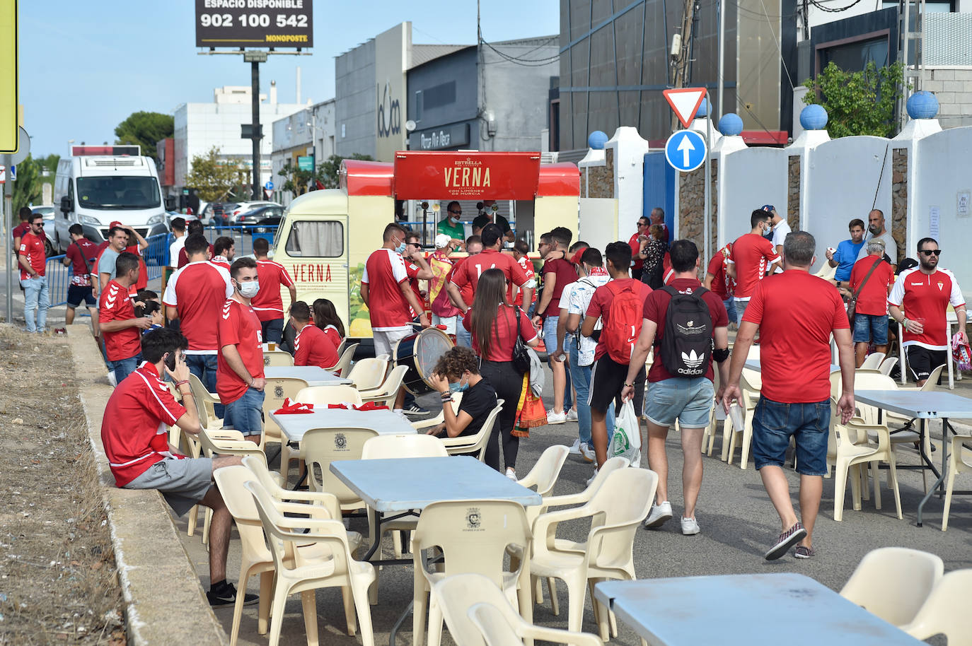 Fotos: Recibimiento de la afición al Real Murcia en San Javier