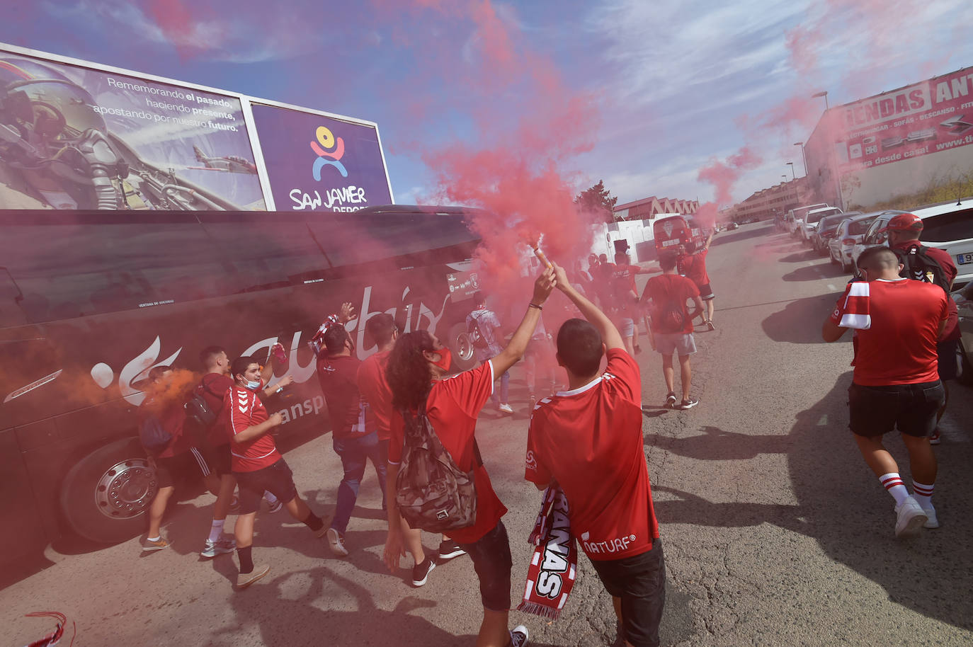 Fotos: Recibimiento de la afición al Real Murcia en San Javier