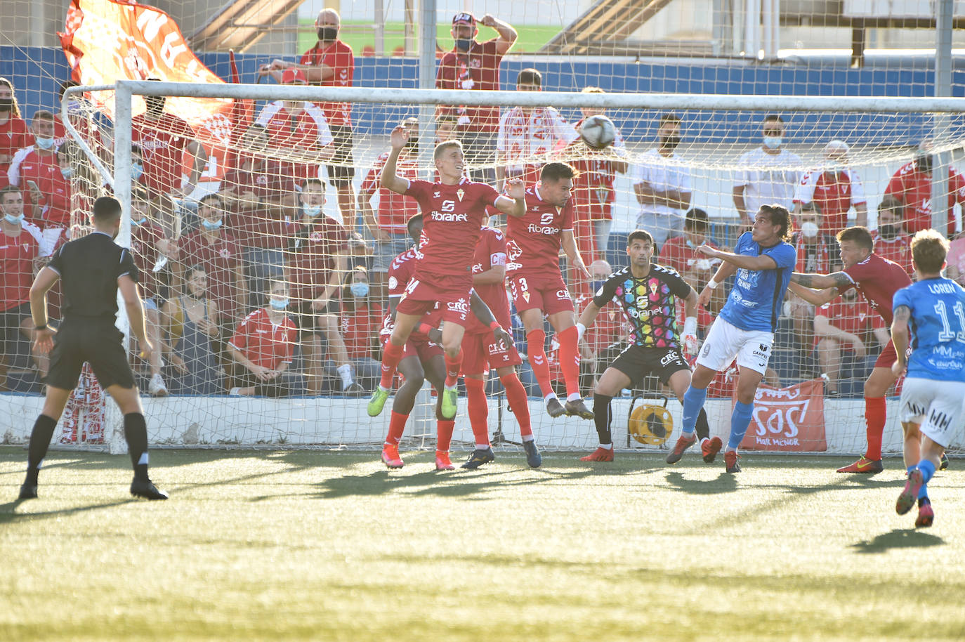 Los jugadores del Mar Menor celebrando el gol de la victoria.