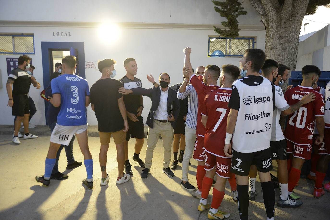 Los jugadores del Mar Menor celebrando el gol de la victoria.