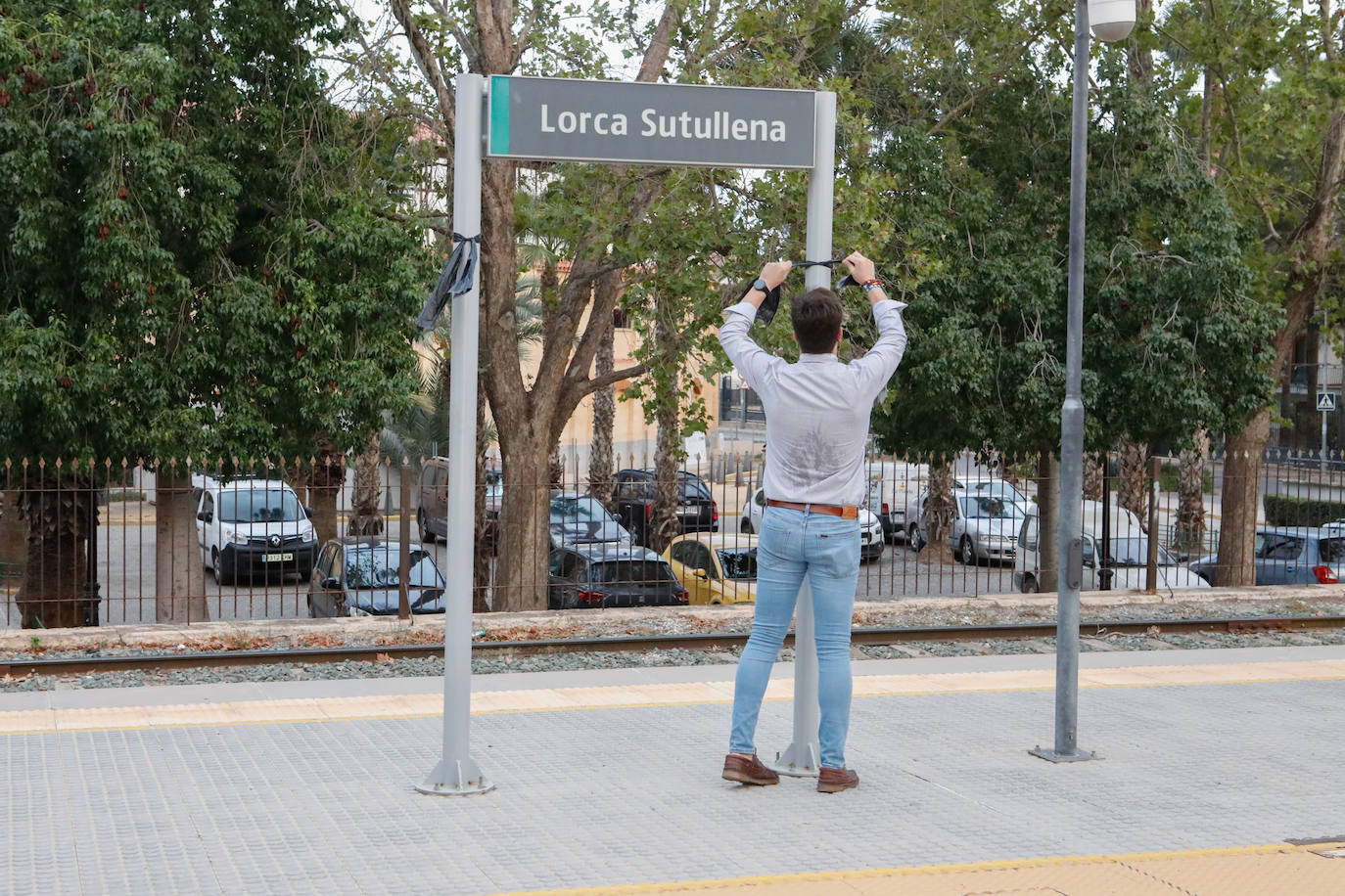 Fotos: Protesta en Lorca con crespones negros