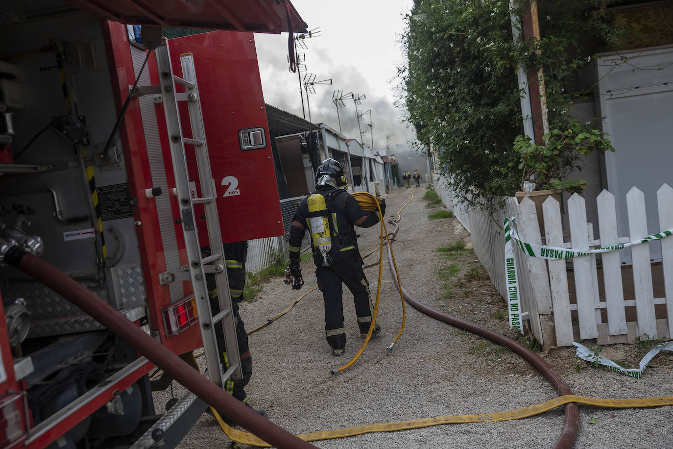 Fotos: El incendio del camping Caravaning de La Manga, en imágenes