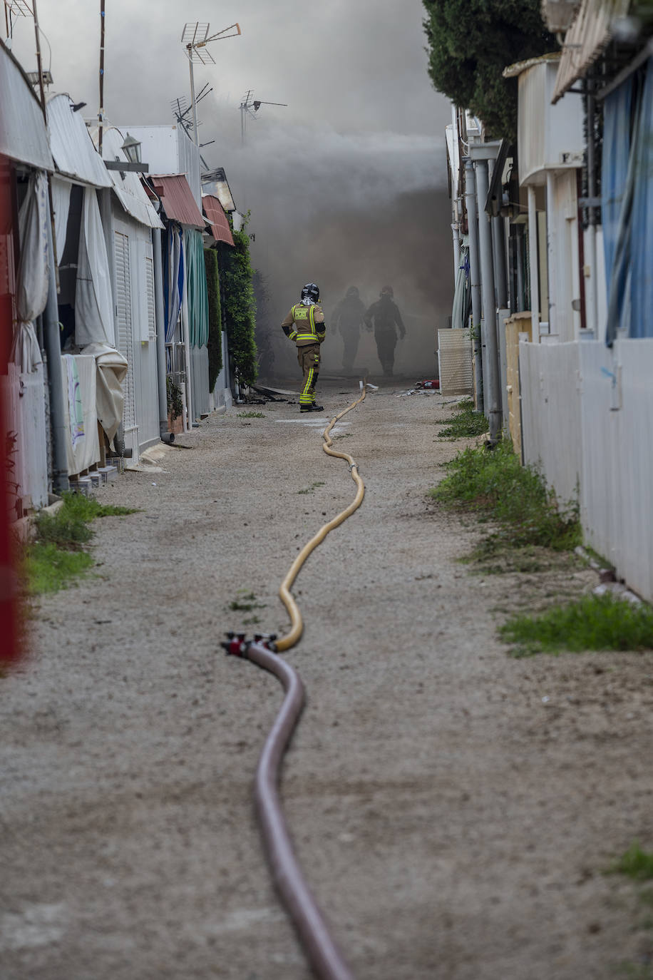 Fotos: El incendio del camping Caravaning de La Manga, en imágenes