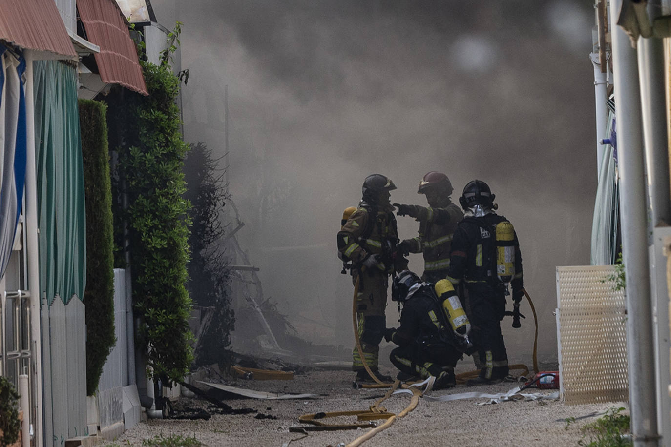 Fotos: El incendio del camping Caravaning de La Manga, en imágenes