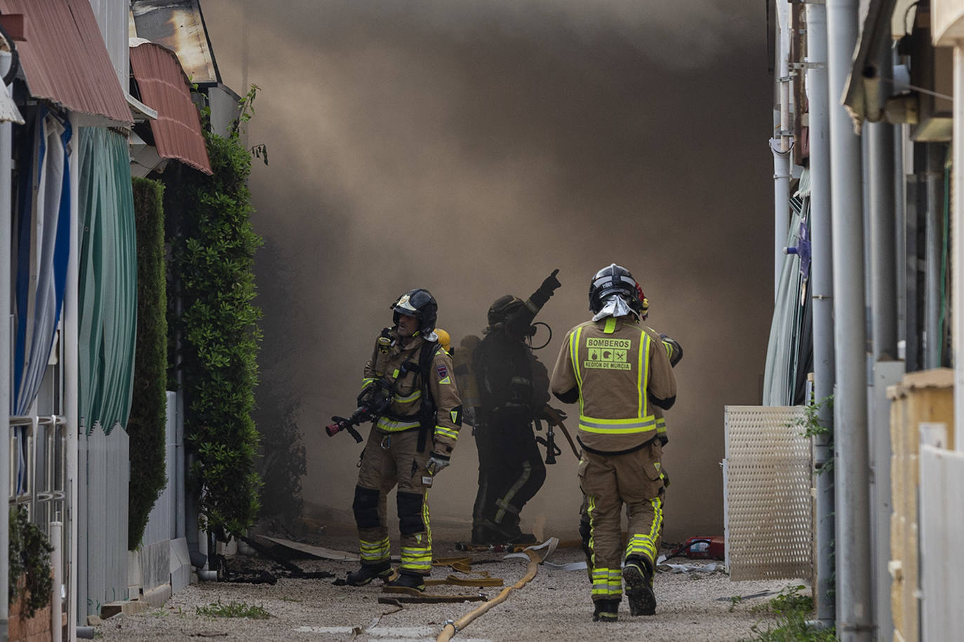 Fotos: El incendio del camping Caravaning de La Manga, en imágenes