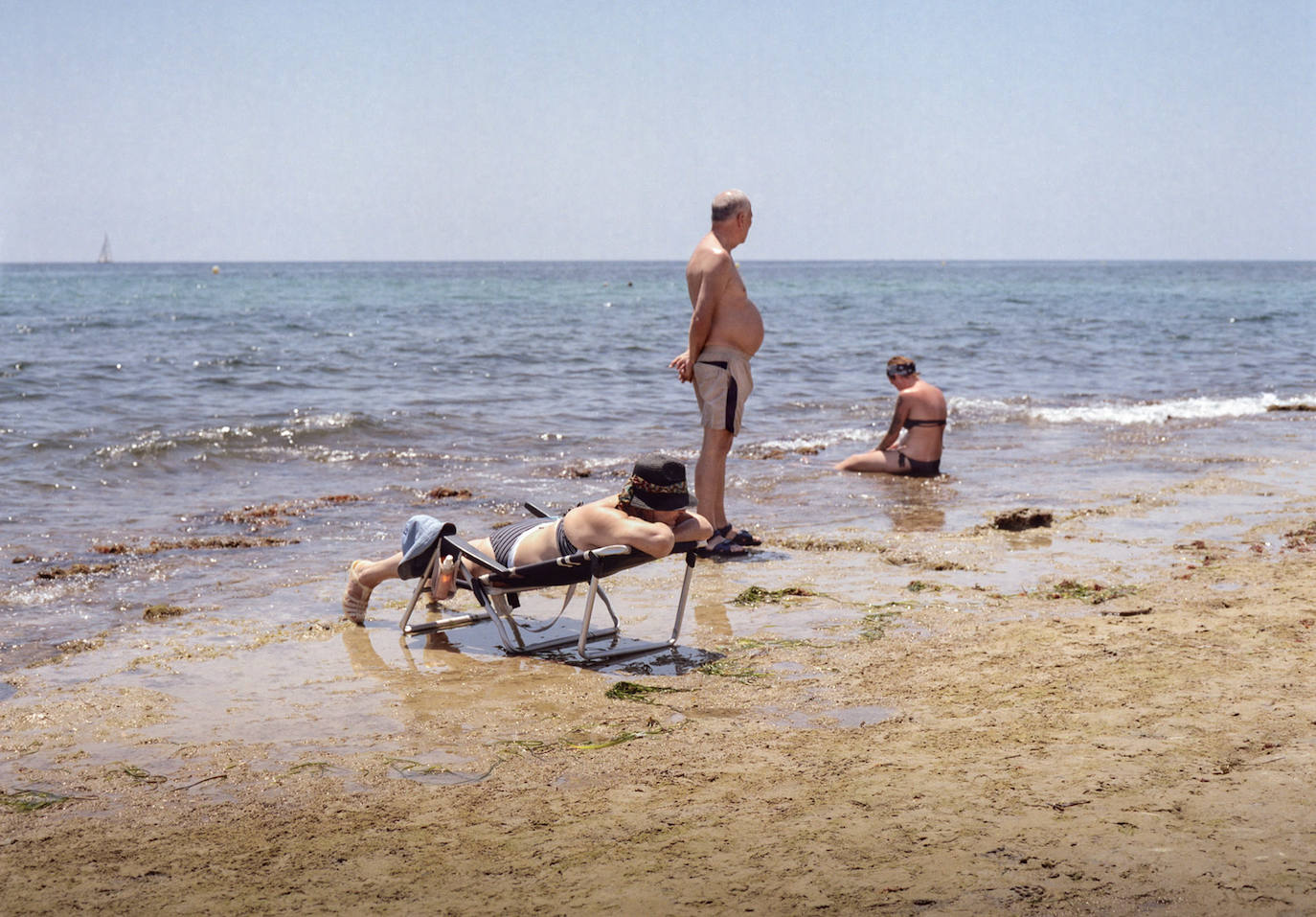 Fotos: El fotógrafo Néstor Lisón plasma en forma de &#039;antipostales&#039; la realidad de muchos enclaves turísticos del litoral español