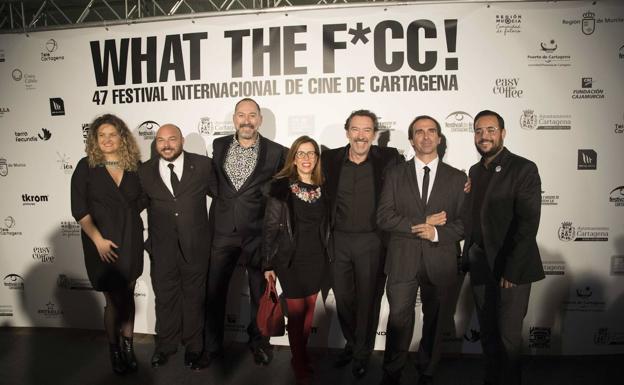 Cristina Roca, Sergio Martínez Soto, Daniel Albaladejo, Ana Belén Castejón, Ginés García Millán, Nacho Ros y David Martínez, en la gala de clausura de la 47 edición del FICC.