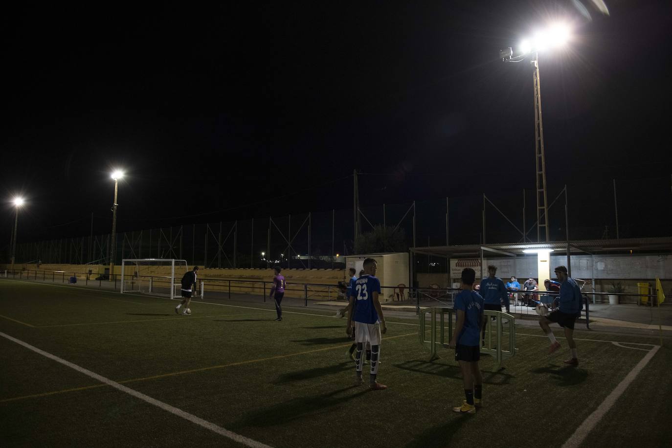 Fotos: Pases «a ciegas» y goles en «penumbra»