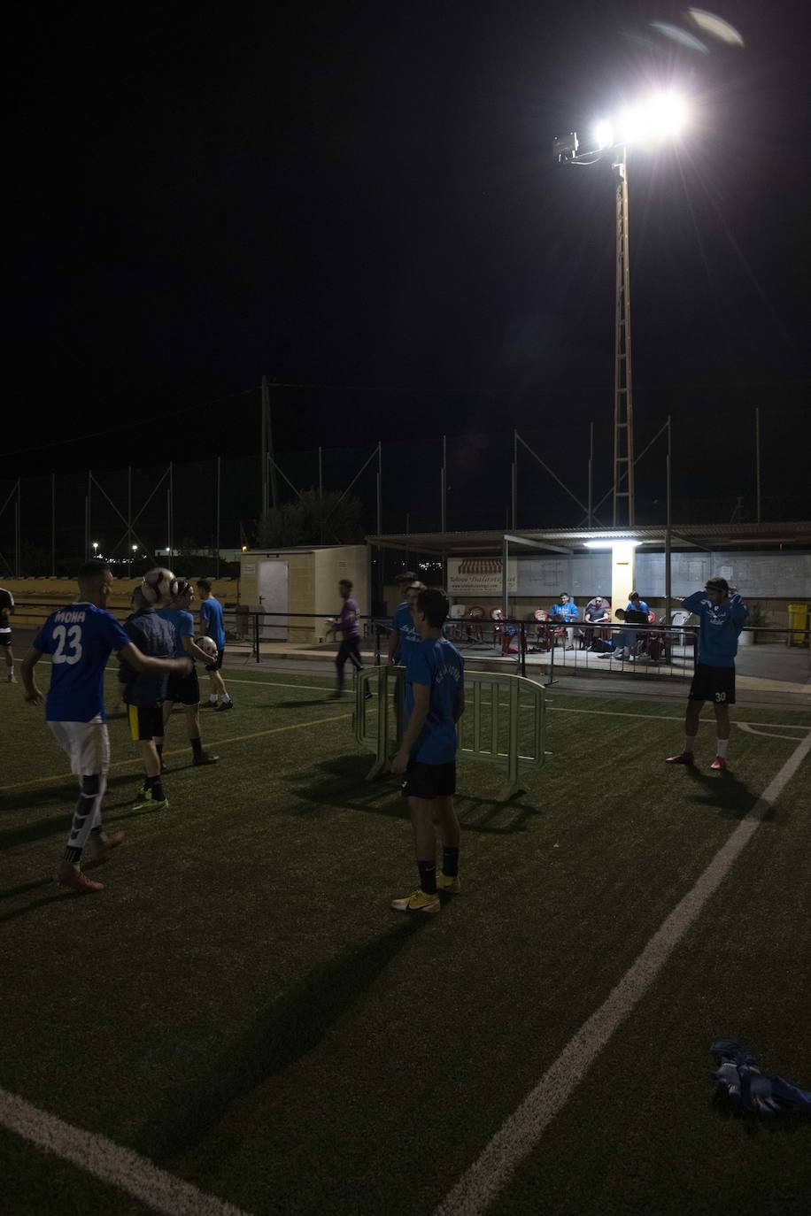 Fotos: Pases «a ciegas» y goles en «penumbra»