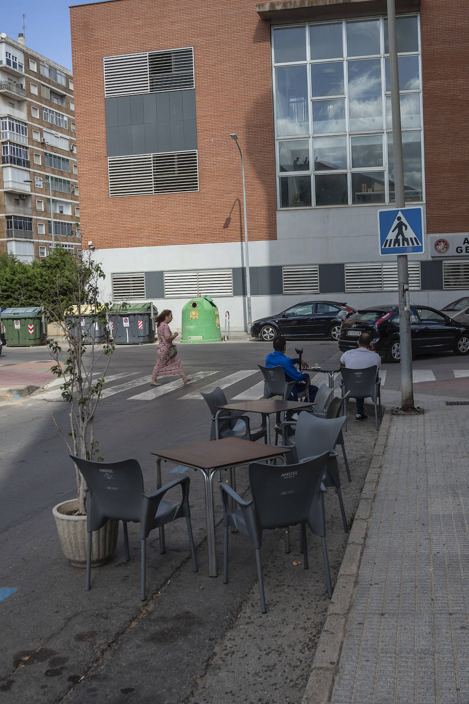Fotos: Los bares de Cartagena pagarán por ocupar con sus terrazas aparcamientos de la ORA
