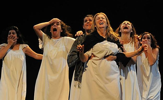 Imagen de 'La casa de Bernarda Alba', de Alquibla Teatro. 
