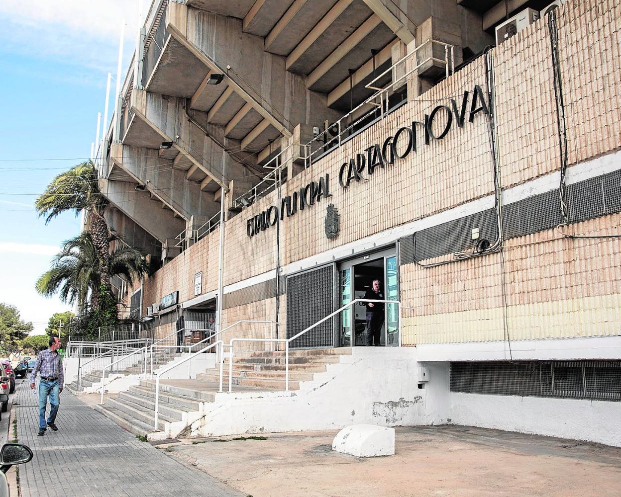Panorámica de la fachada principal del estadio Cartagonova, en una imagen reciente. 