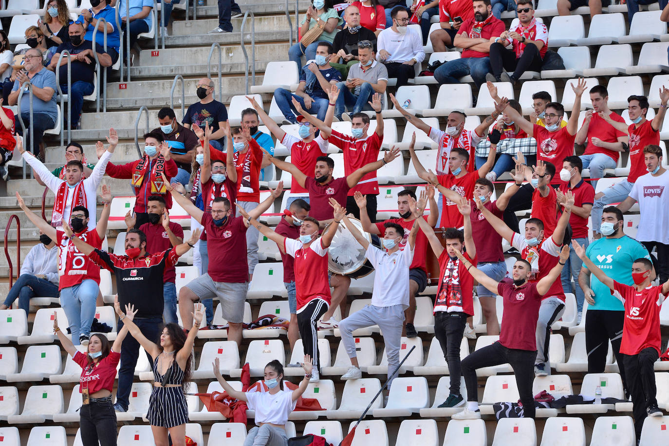 Fotos: La afición en el Enrique Roca, en imágenes