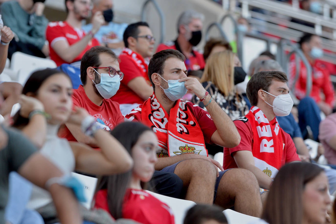 Fotos: La afición en el Enrique Roca, en imágenes