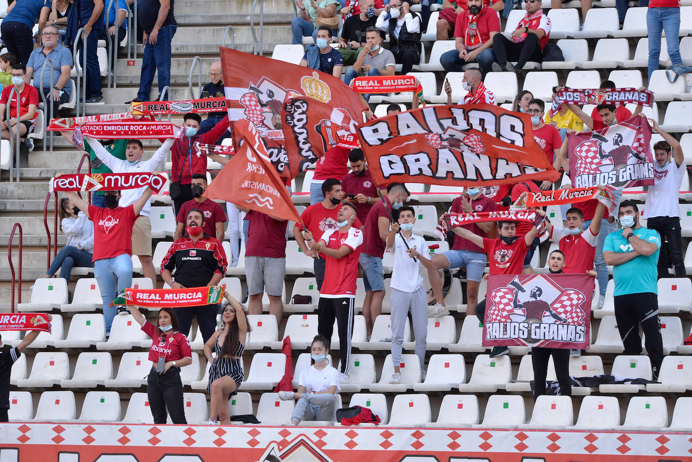 Fotos: La afición en el Enrique Roca, en imágenes