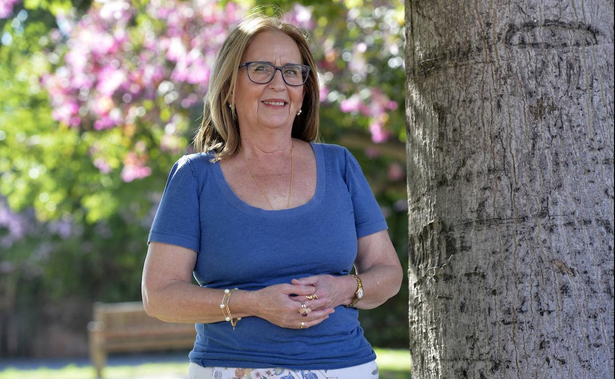 Fuensanta Vicente Herrero, fotografiada el pasado martes en un jardín de Murcia.