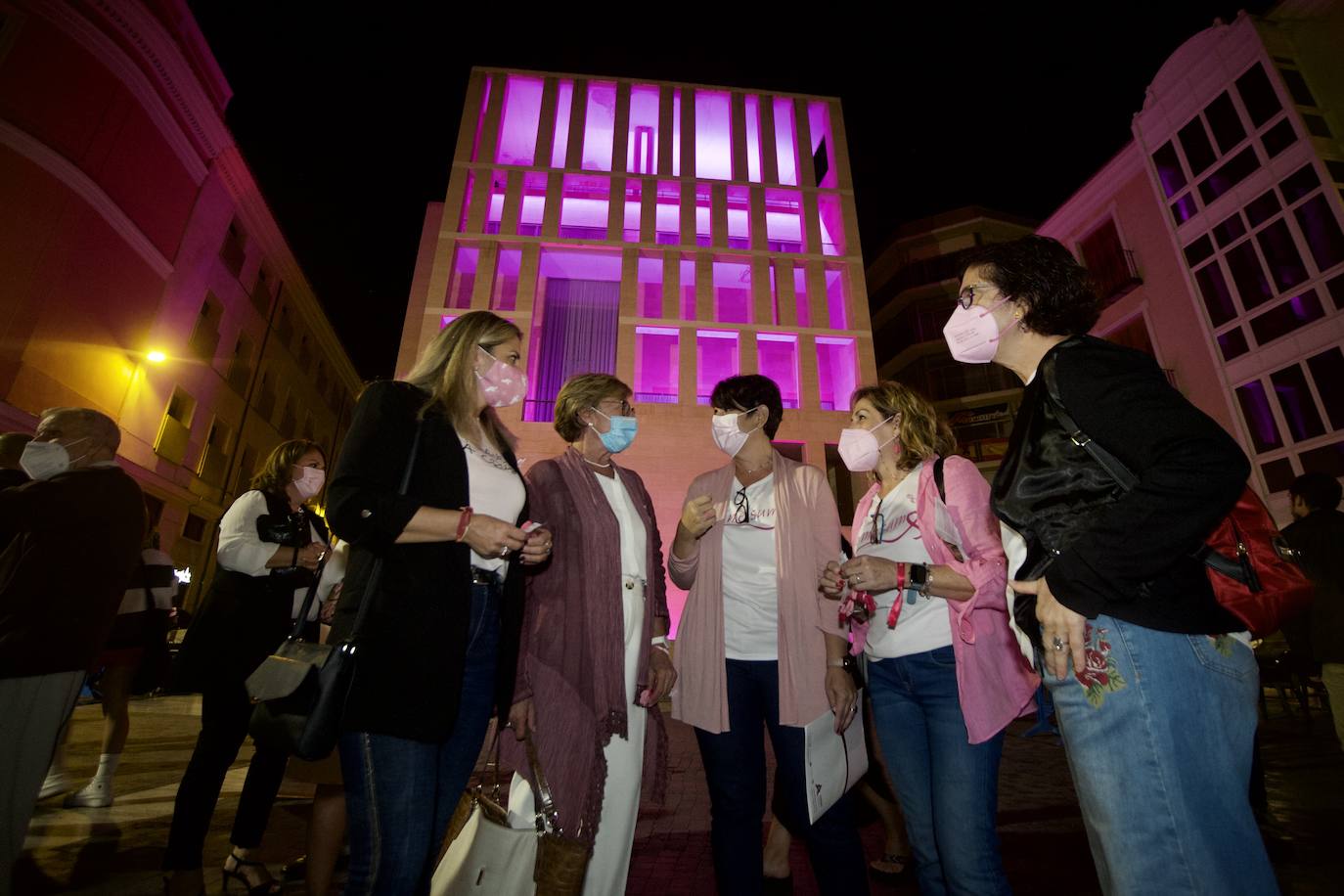 Fotos: La Región se tiñe de rosa como símbolo de solidaridad