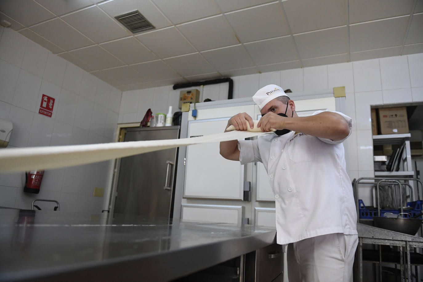 Fotos: Así se hace el pastel de la confitería Jiménez de Puente Tocinos, el mejor de la Región de Murcia