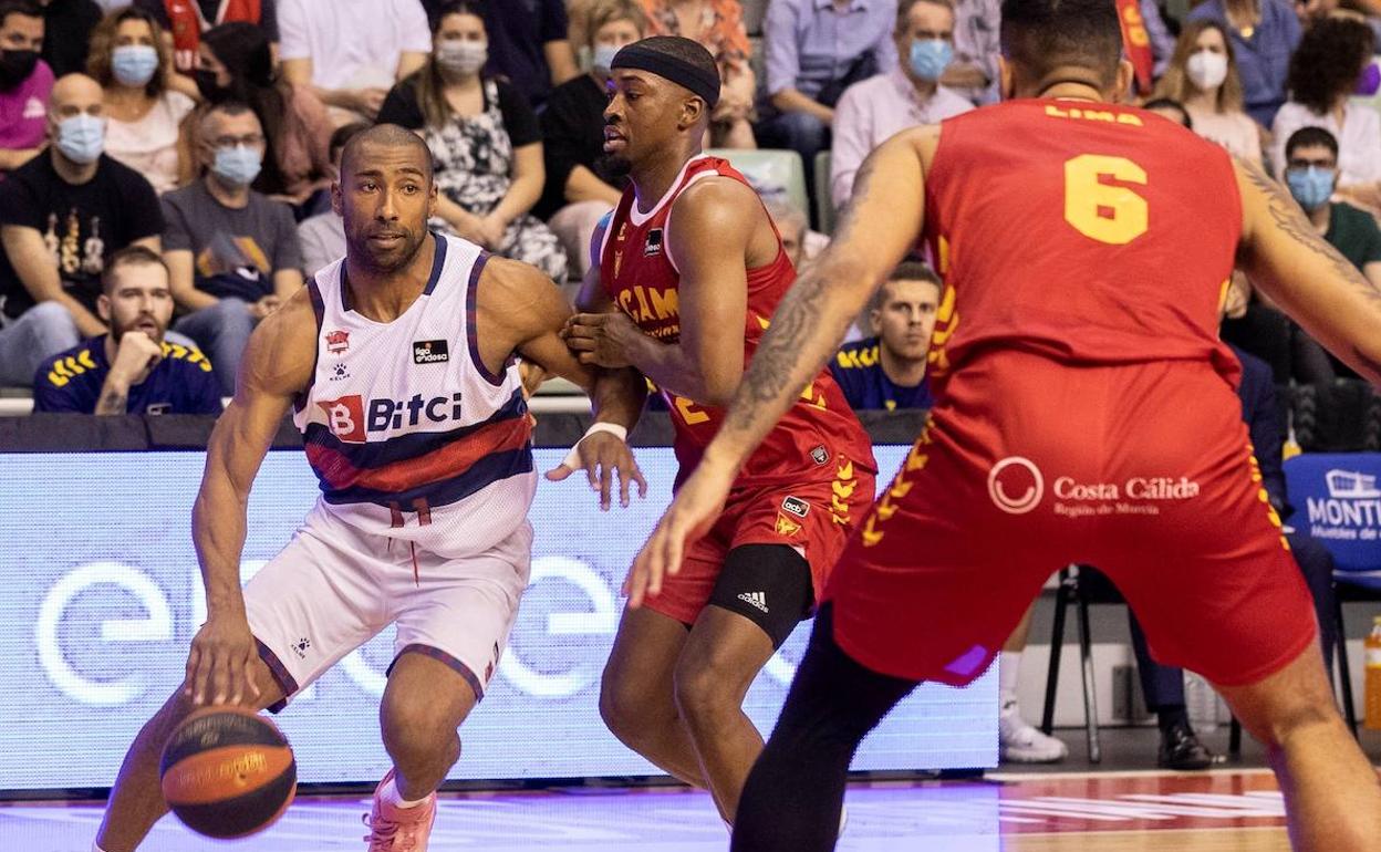 Augusto Lima espera la llegada del jugador del Baskonia.