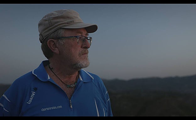 Ángel Ortiz, durante el rodaje del cortometraje documental en El Puntarrón (Murcia). 