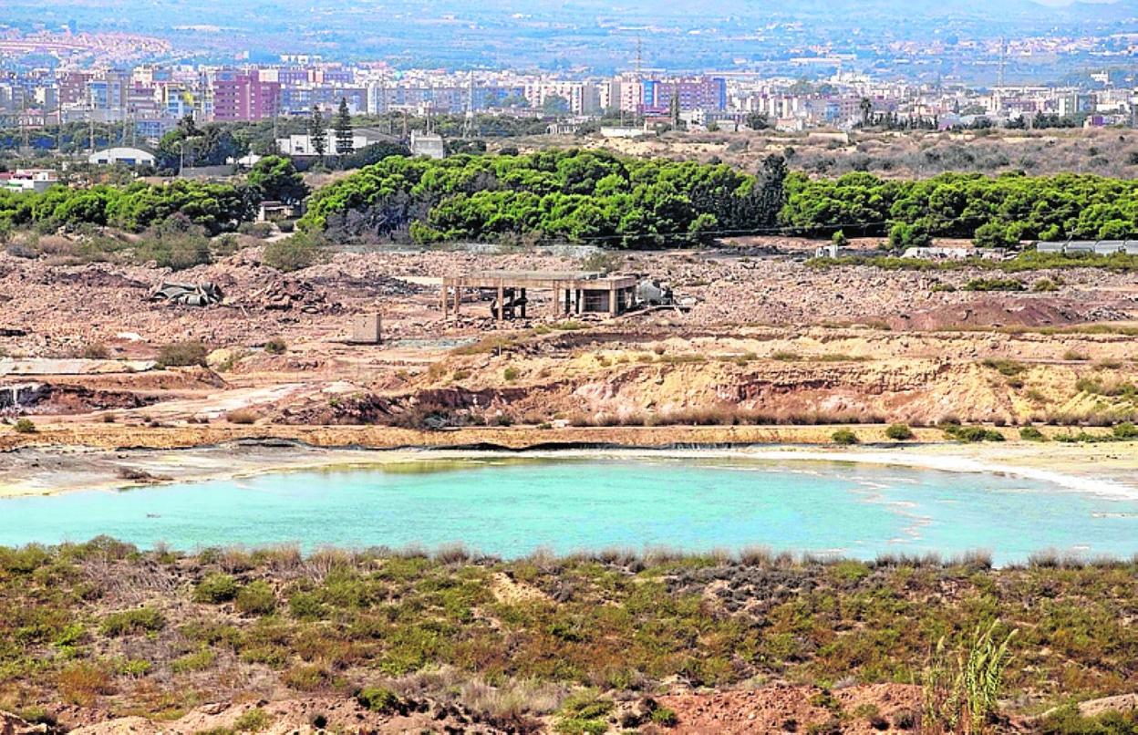 Balsa de residuos cercana a Torreciega, a finales de septiembre. 