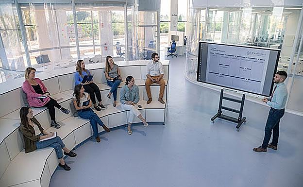 Espacios de coworking e incubación de empresas, destinados a apoyar el emprendimiento basado en el conocimiento y la transformación digital.