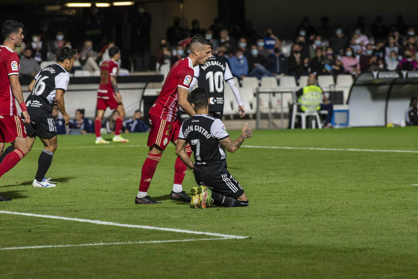Fotos: La derrota del Cartagena contra la Ponferradina en imágenes