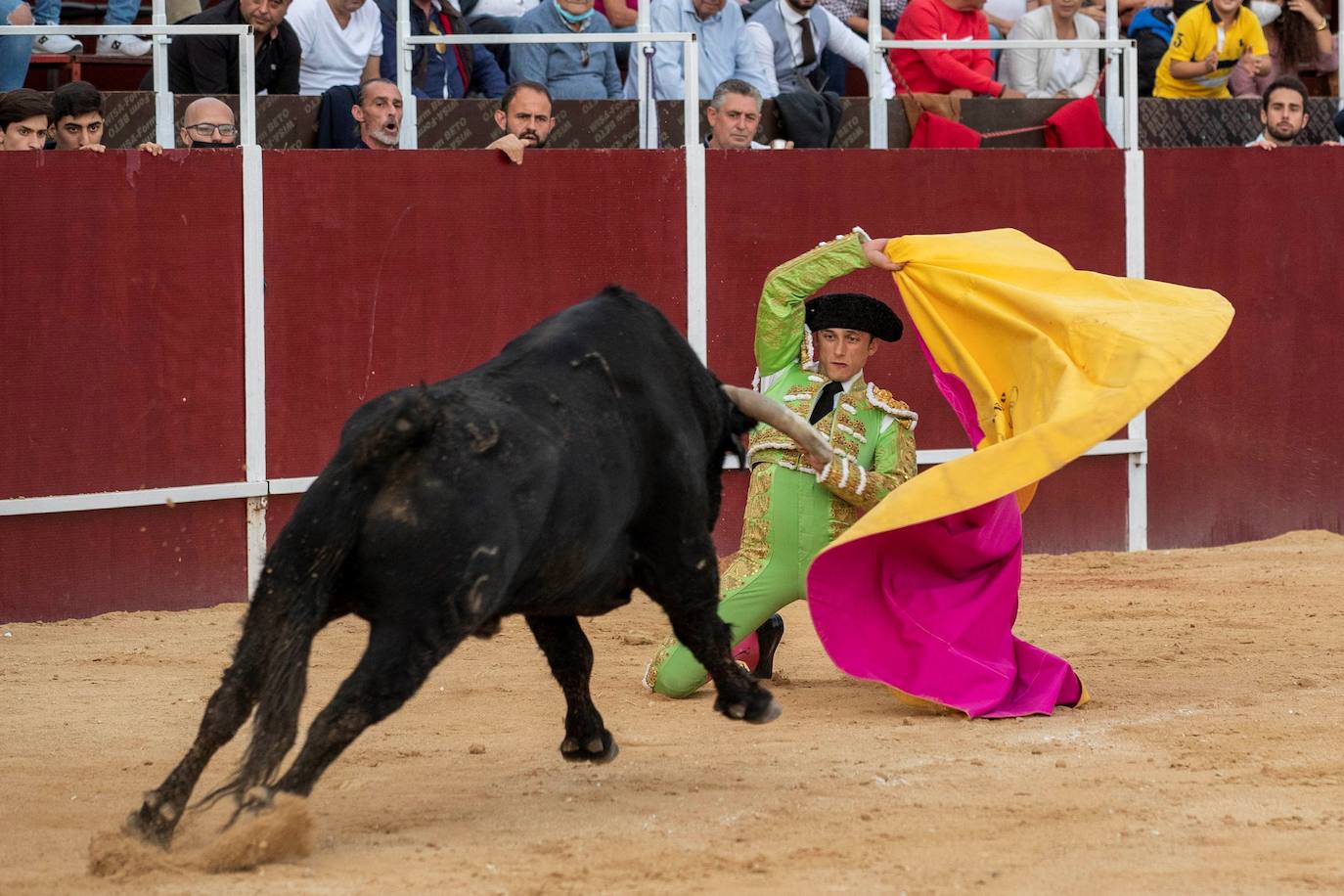 Fotos: Antonio Puerta sale a hombros en la inauguración de la plaza portátil de Mula