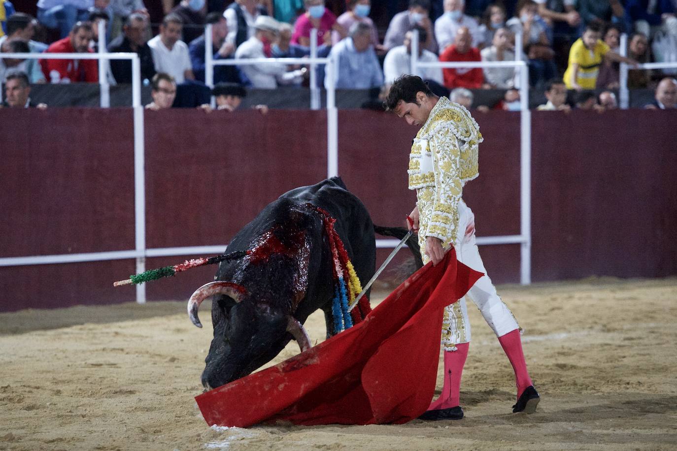 Fotos: Antonio Puerta sale a hombros en la inauguración de la plaza portátil de Mula