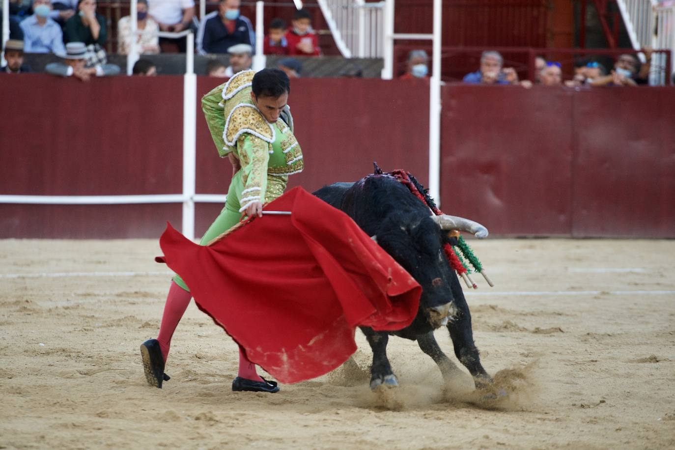 Fotos: Antonio Puerta sale a hombros en la inauguración de la plaza portátil de Mula