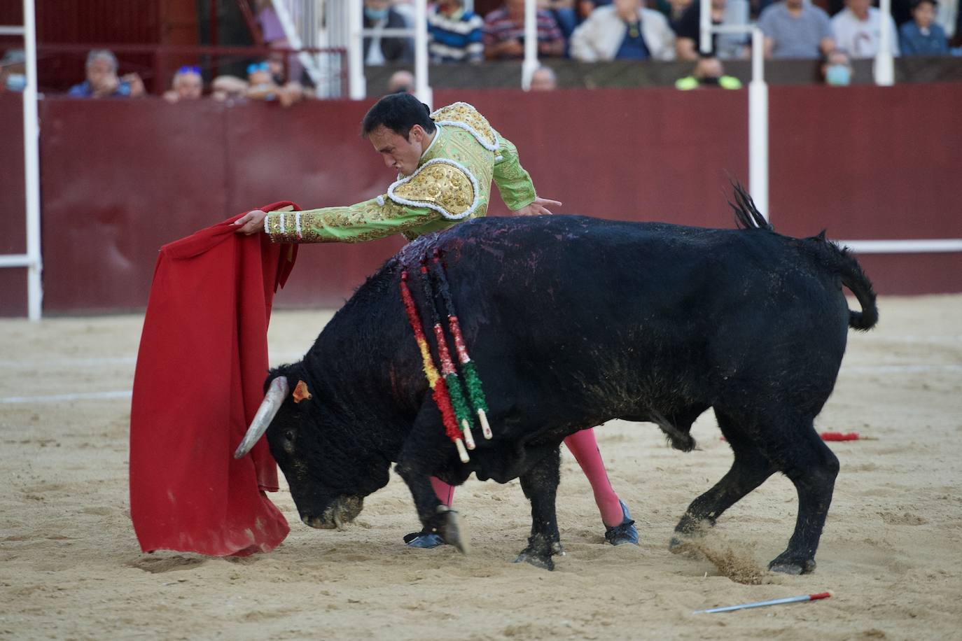 Fotos: Antonio Puerta sale a hombros en la inauguración de la plaza portátil de Mula