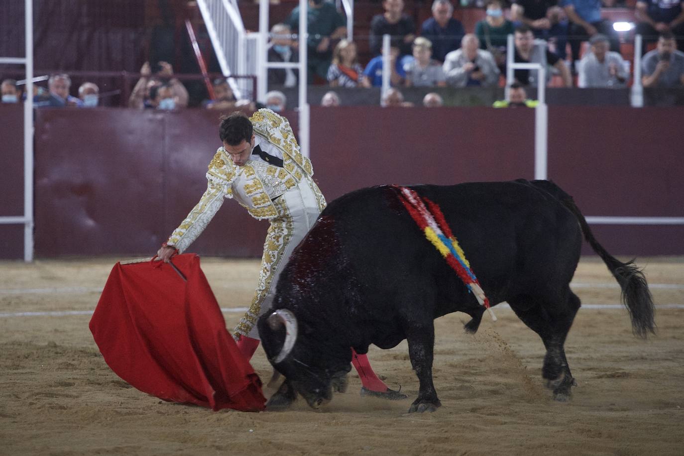Fotos: Antonio Puerta sale a hombros en la inauguración de la plaza portátil de Mula