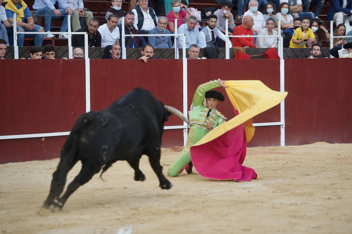 Fotos: Antonio Puerta sale a hombros en la inauguración de la plaza portátil de Mula