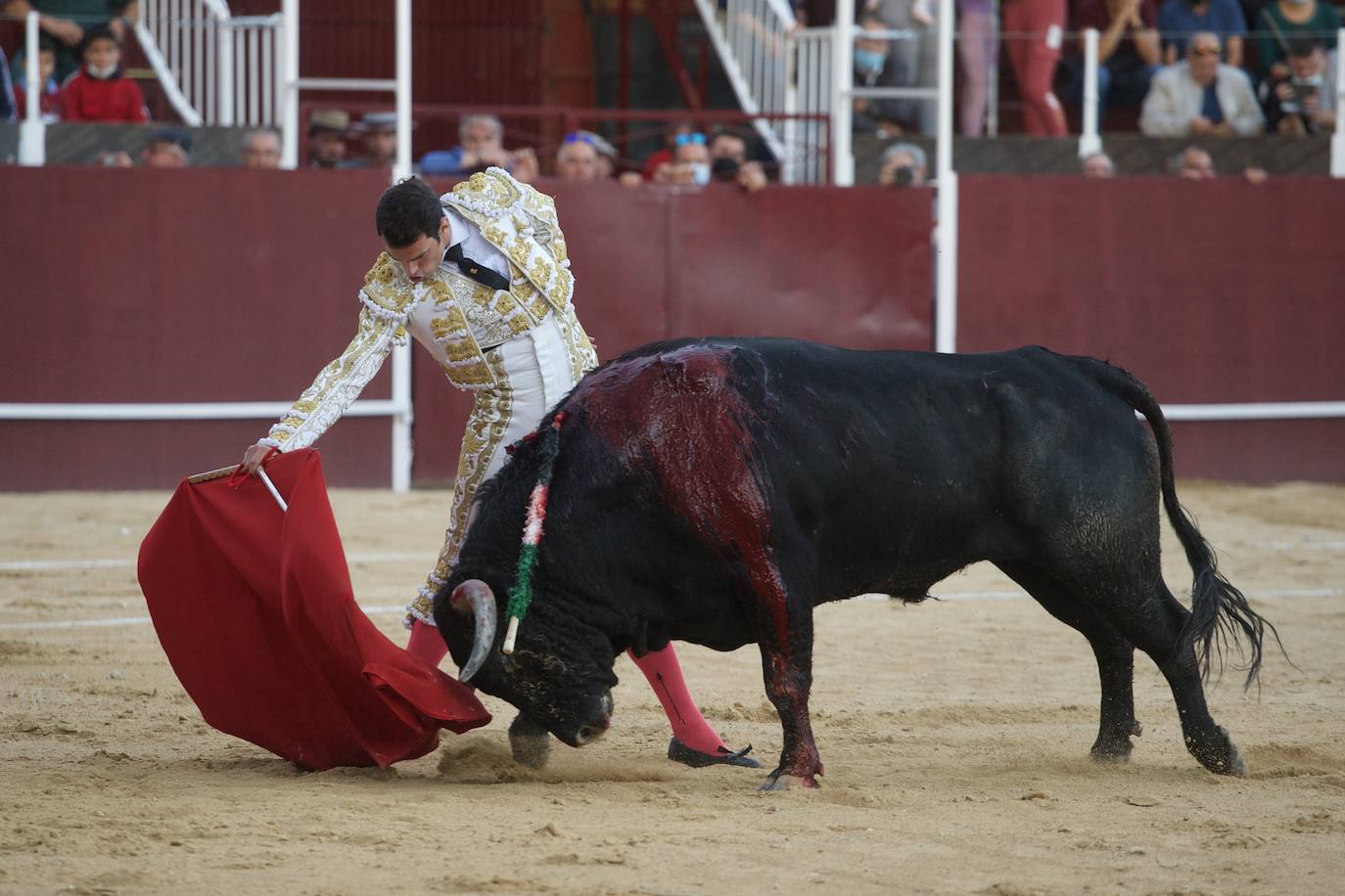 Fotos: Antonio Puerta sale a hombros en la inauguración de la plaza portátil de Mula