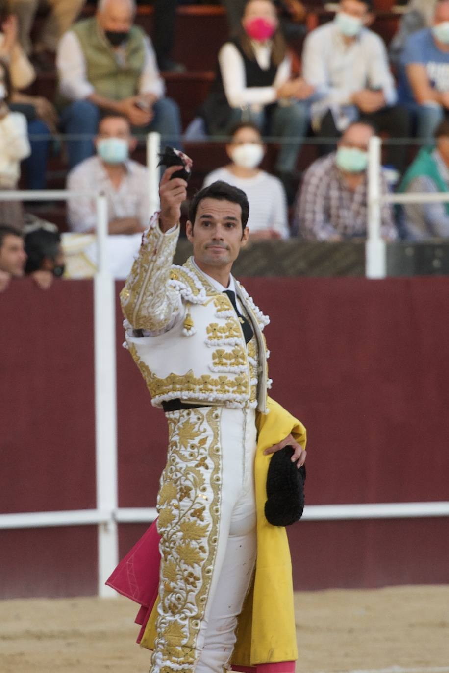 Fotos: Antonio Puerta sale a hombros en la inauguración de la plaza portátil de Mula