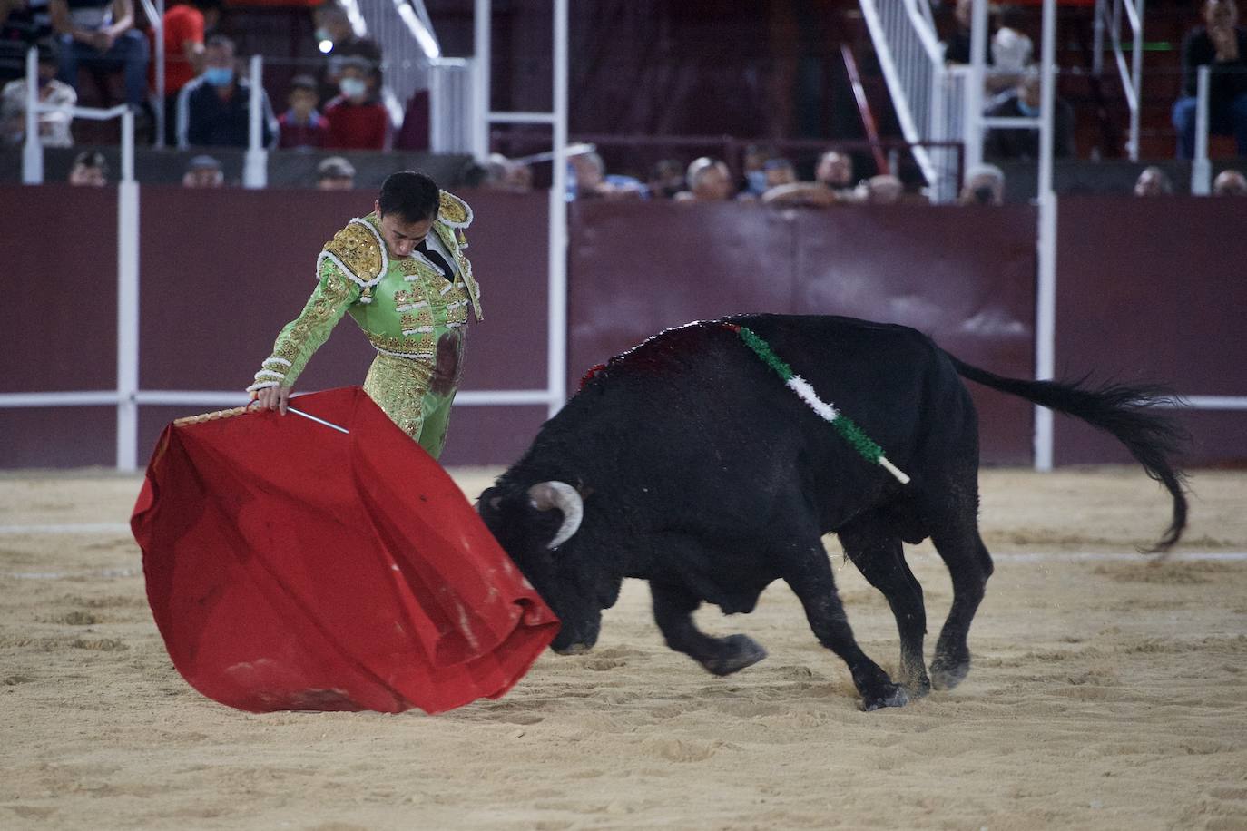 Fotos: Antonio Puerta sale a hombros en la inauguración de la plaza portátil de Mula