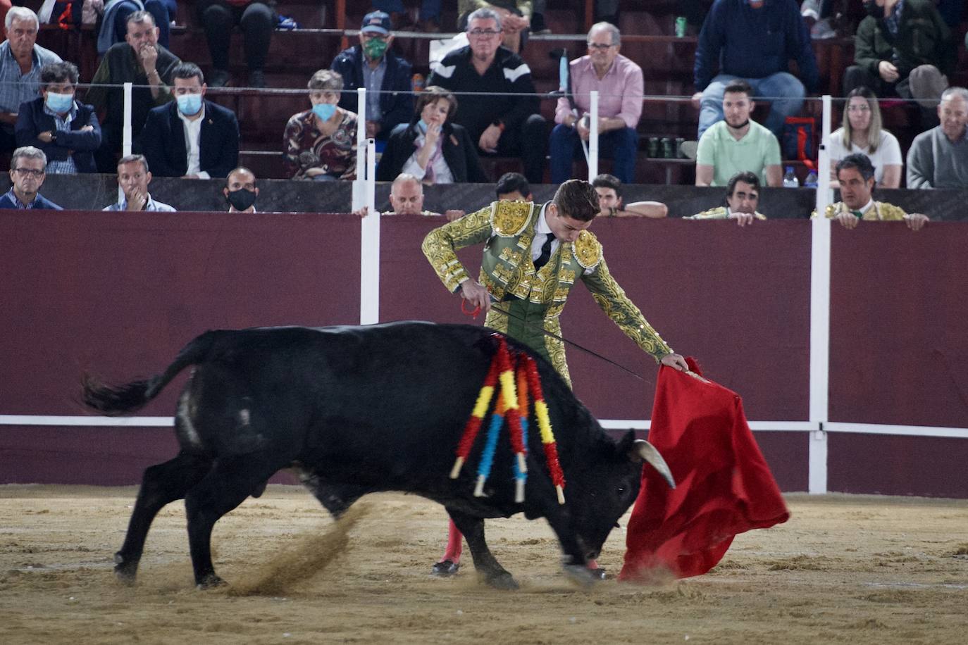 Fotos: Antonio Puerta sale a hombros en la inauguración de la plaza portátil de Mula