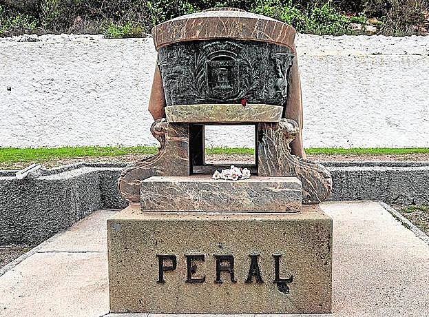 La tumba de Isaac Peral, en el cementerio de Santa Lucía en Cartagena.