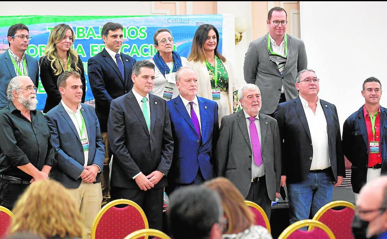 Foto de familia de la nueva ejecutiva regional de FSIE.