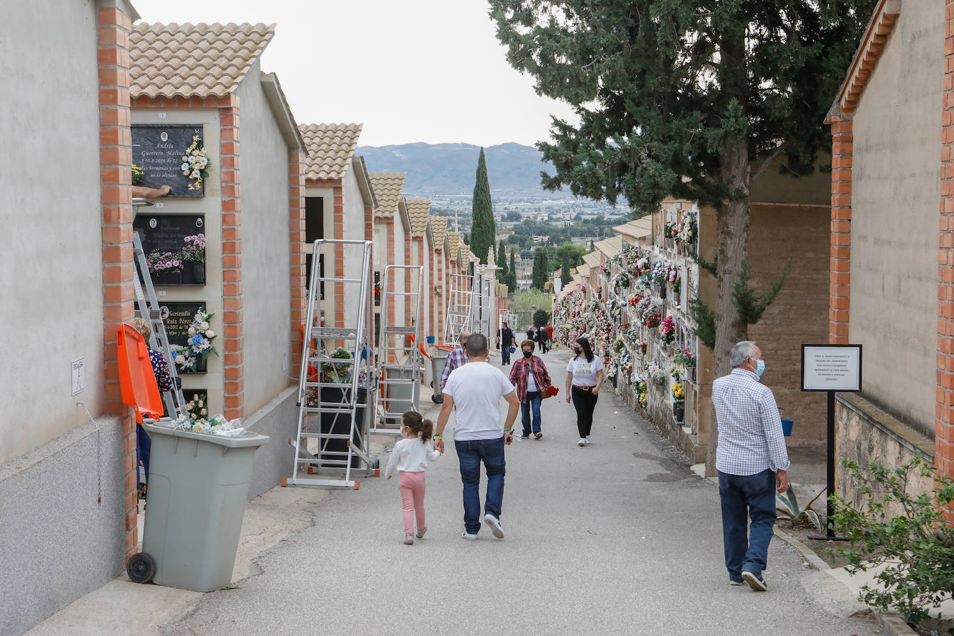 Fotos: Día de Todos los Santos en el cementerio de San Clemente de Lorca
