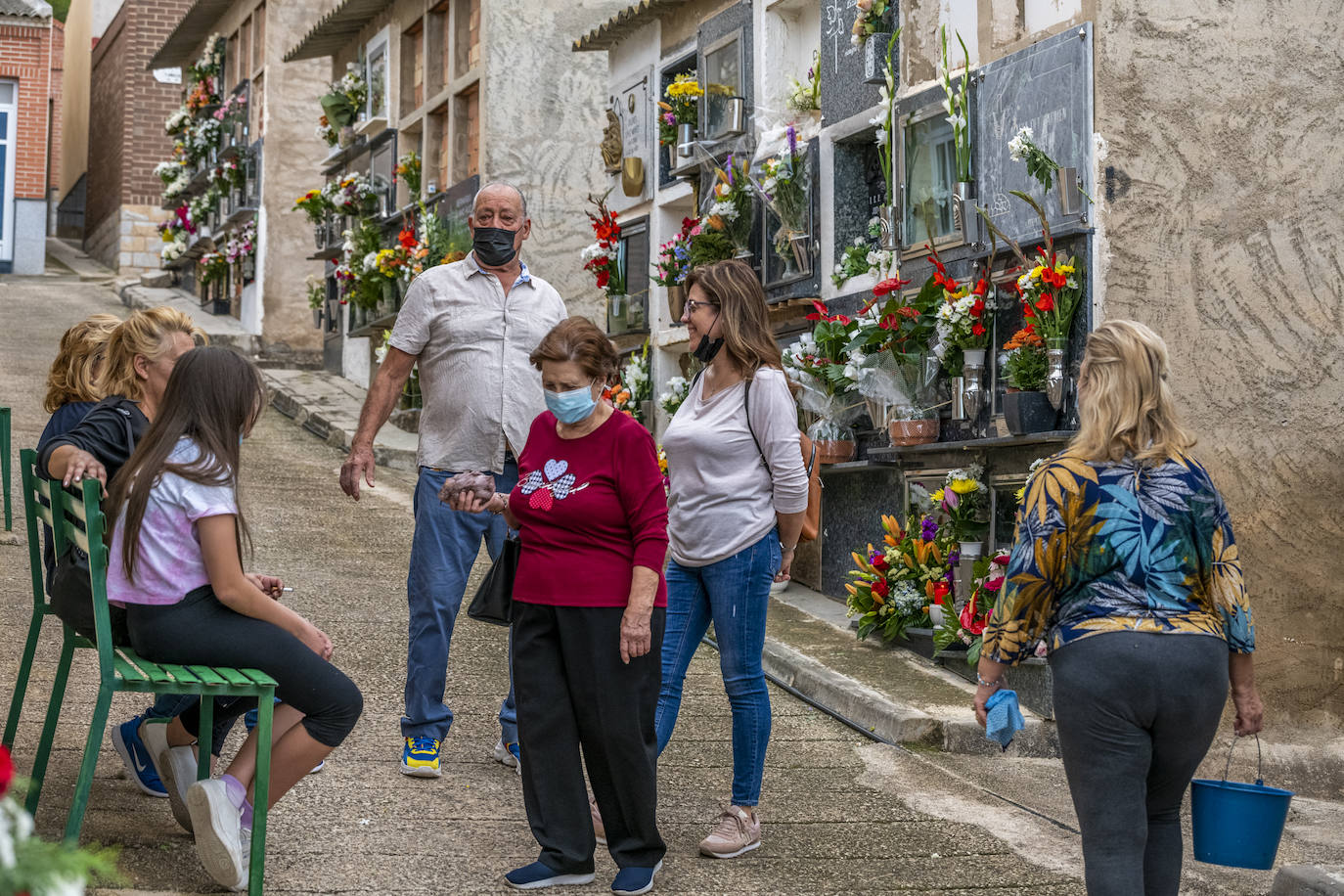 Fotos: Día de Todos los Santos en los cementerios de Espinardo y Algezares