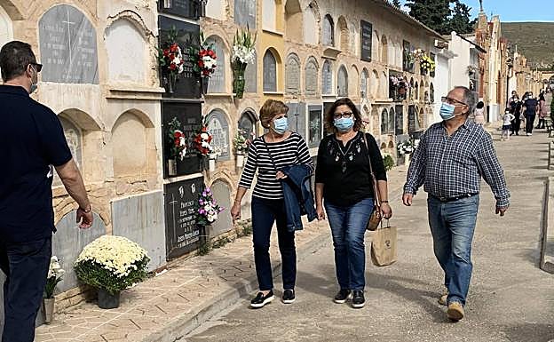Los ciezanos recuperan la tradición de visitar a sus seres queridos tras el parón por la pandemia