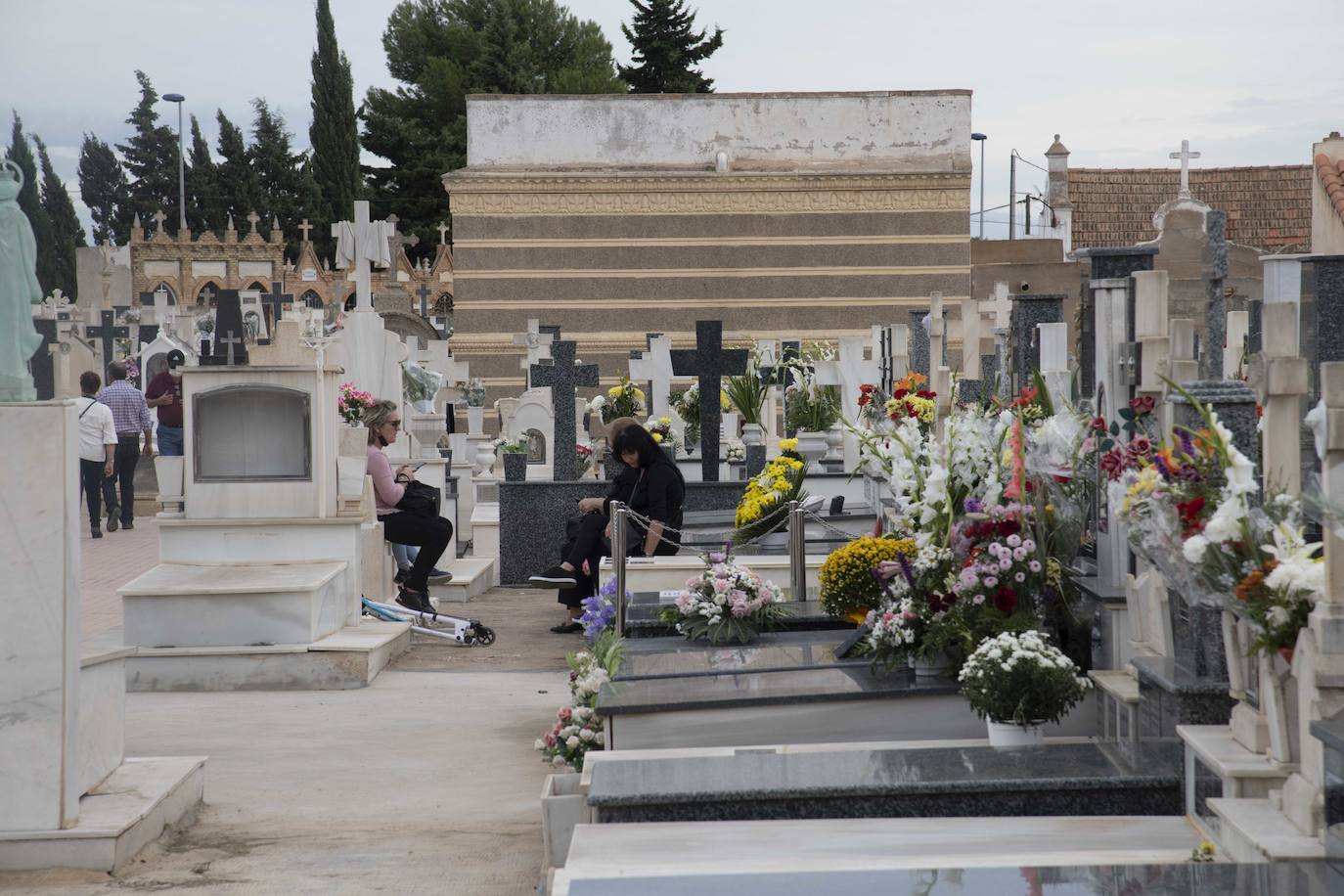 Fotos: Día de Todos los Santos en el cementerio de Nuestra Señora de los Remedios de Cartagena