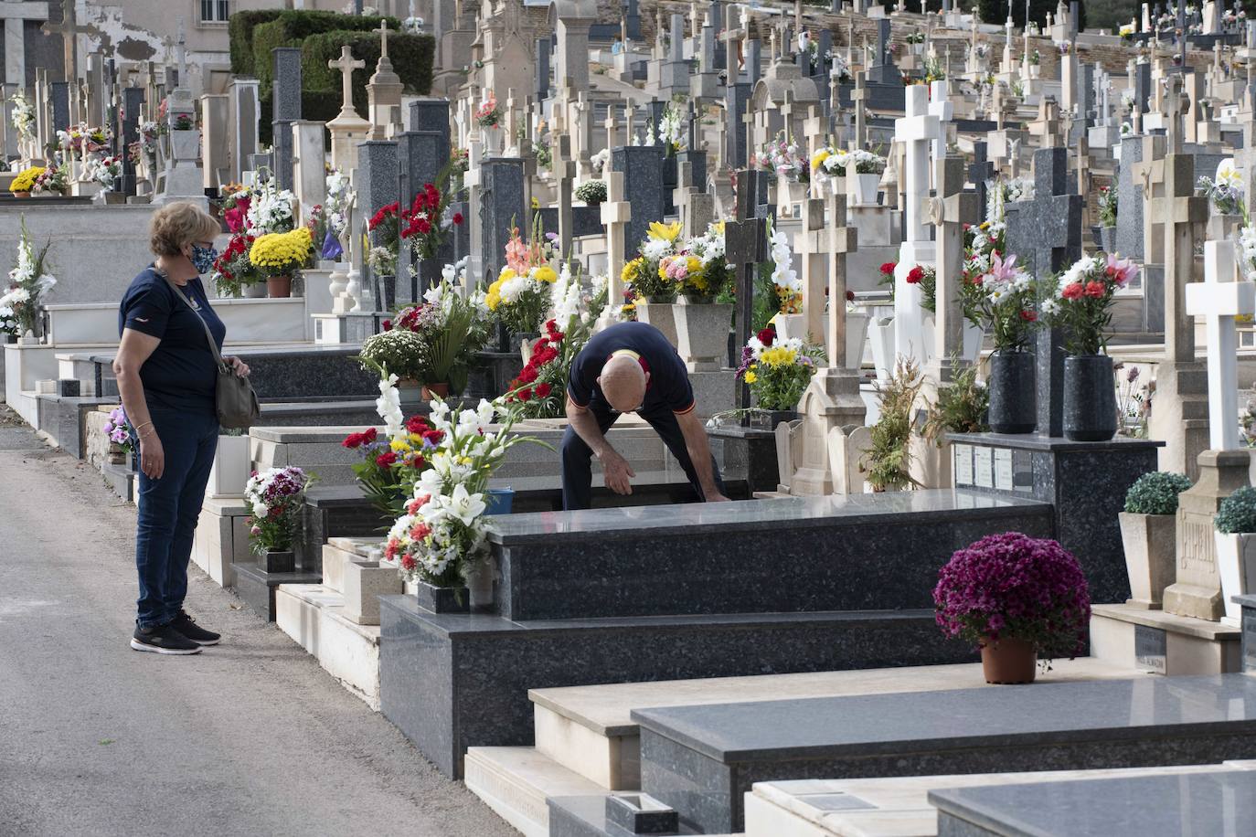 Fotos: Día de Todos los Santos en el cementerio de Nuestra Señora de los Remedios de Cartagena