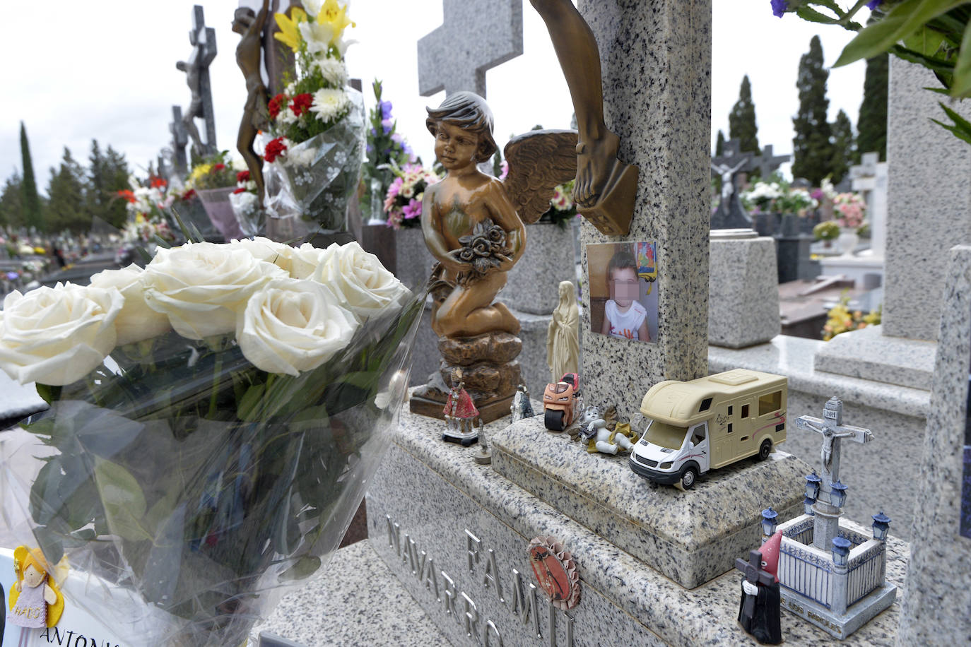 Fotos: Día de Todos los Santos en los cementerios de Espinardo y Algezares
