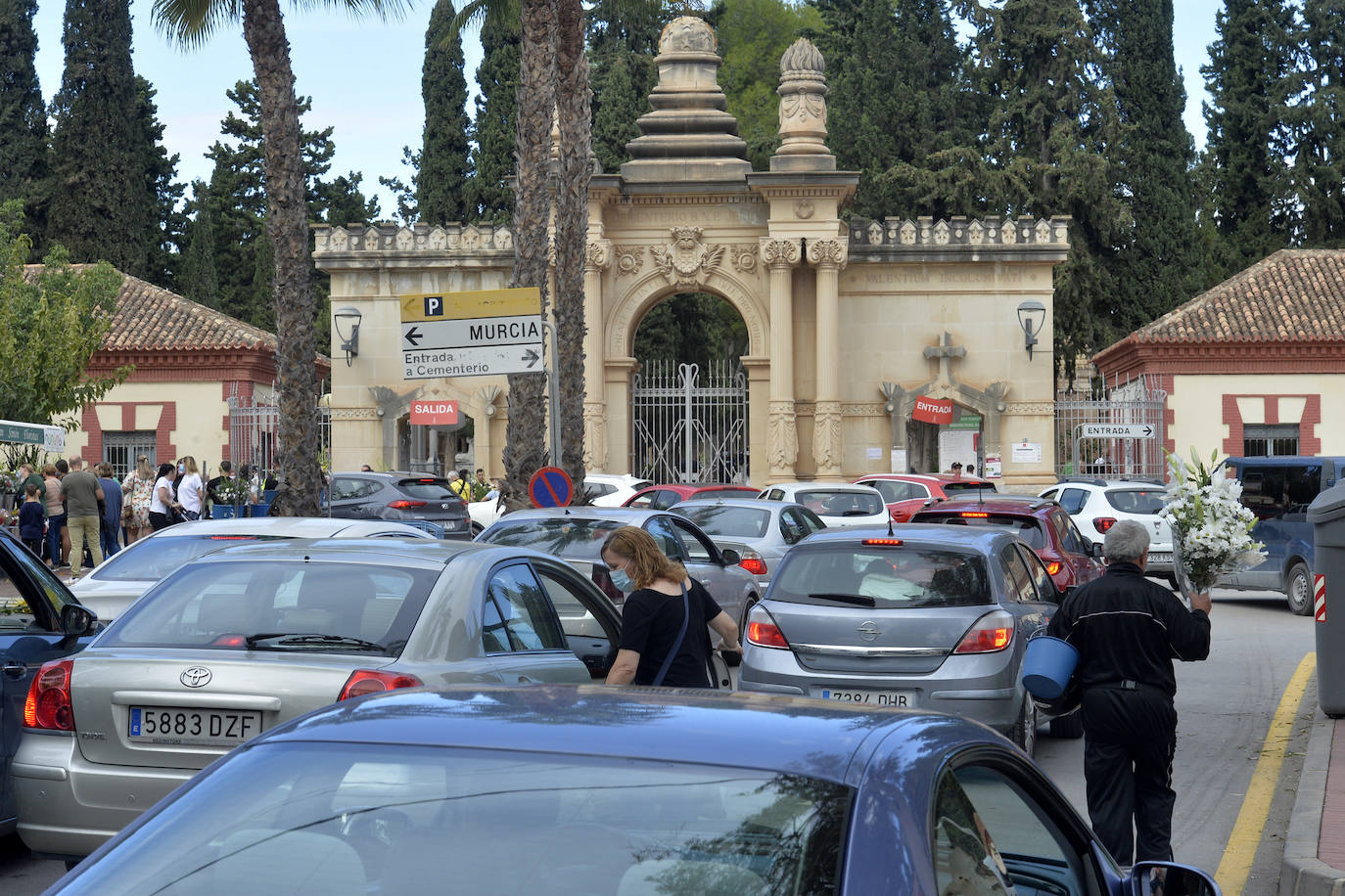 Fotos: Día de Todos los Santos en los cementerios de Espinardo y Algezares